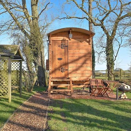 Handcrafted Shepherds Hut Apartment Toppesfield Exterior foto