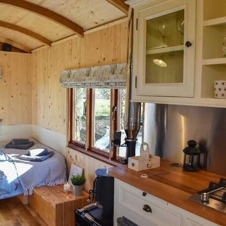 Handcrafted Shepherds Hut Apartment Toppesfield Exterior foto